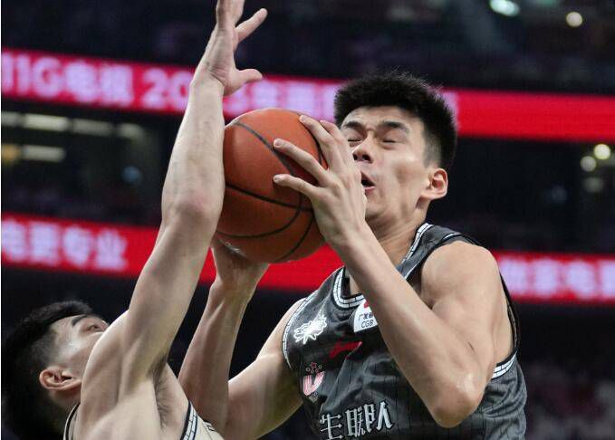 但是伊朗导演马基德·马基迪却认为目前伊朗的一些喜剧片并不是真正意义上的喜剧片，商业气氛过于浓厚，搞笑成分过多，反映社会问题的功效不够突出。
